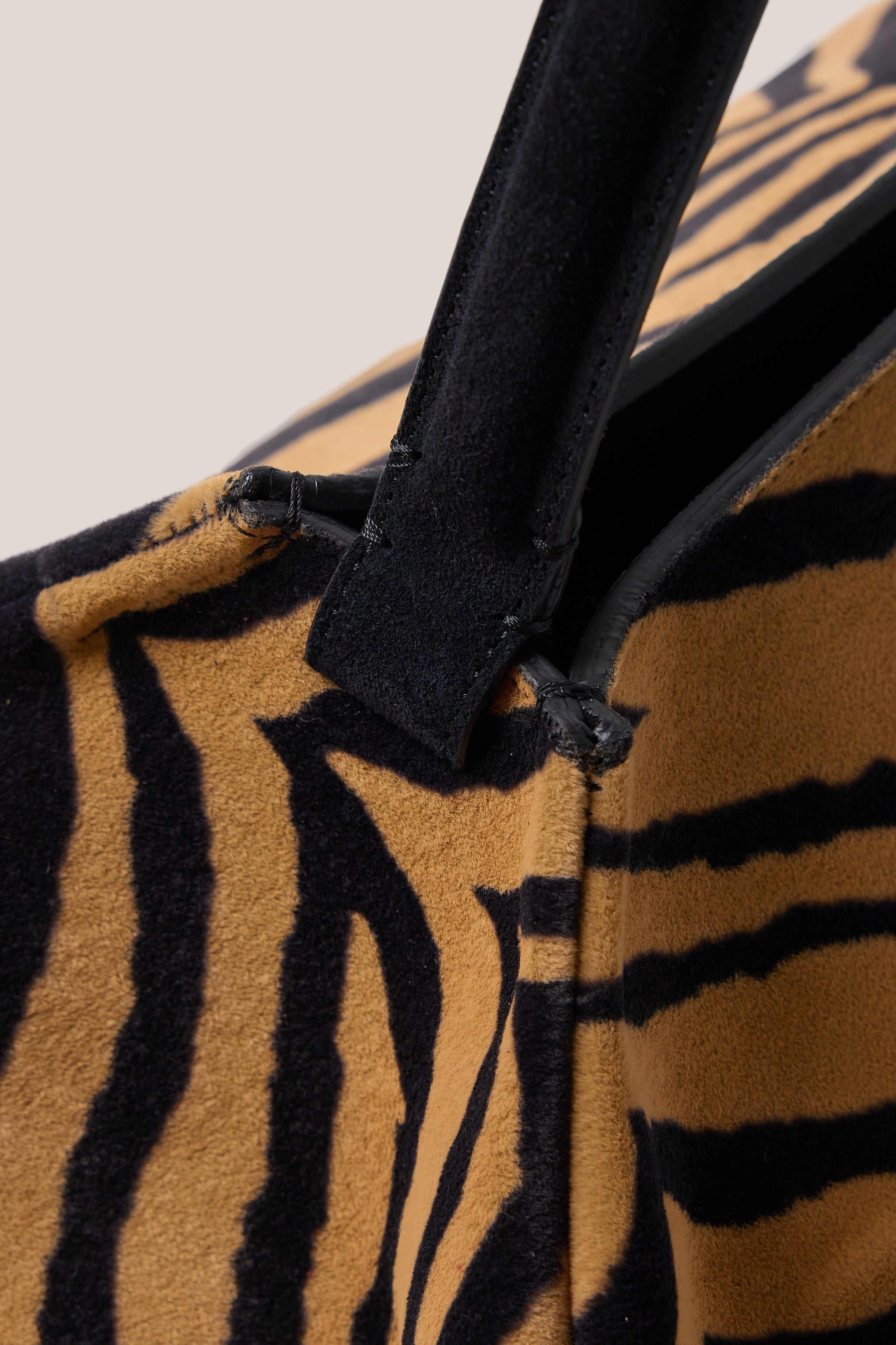 AMBER FOLD BAG SUEDE